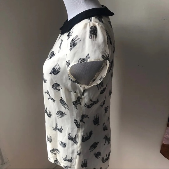 Cute Zebra Blouse Size Medium - Picture 2 of 6